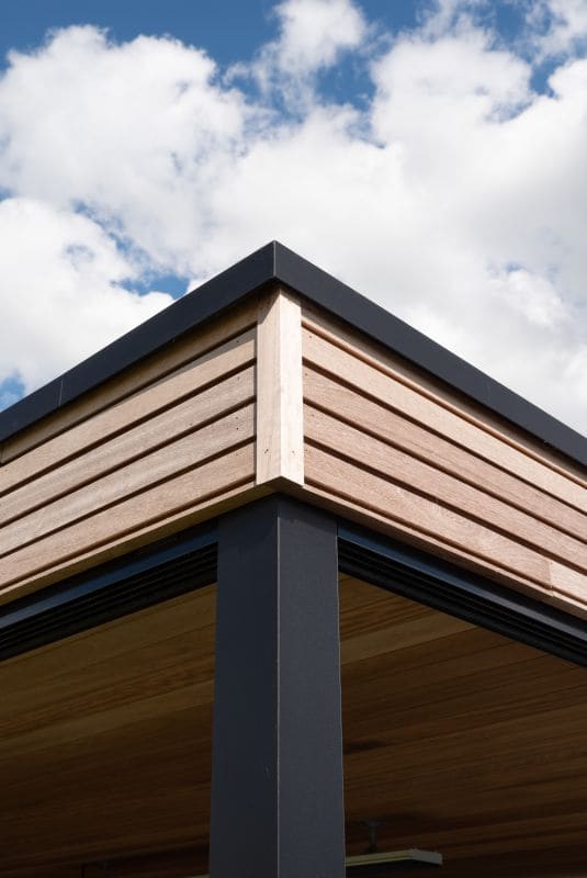 Современный авто навес в экостеле с зеленой кровлей №6