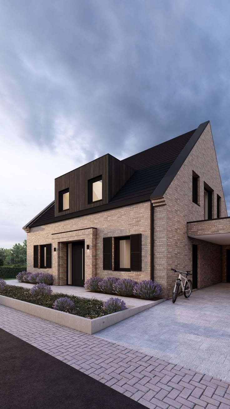 современный скандинавский клинкерный фасад дома с двухскатной крышей и симметричным слуховым окном