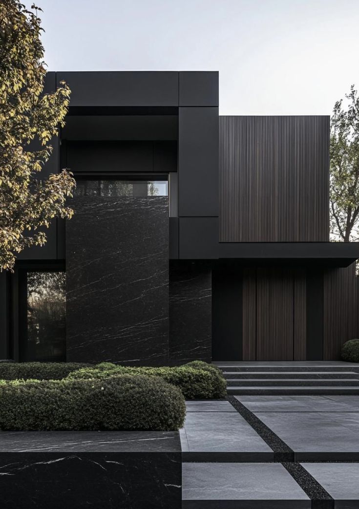 фасад современного дома в темных тонах - фиброцементные линеарные панели, керамогранит, композит
