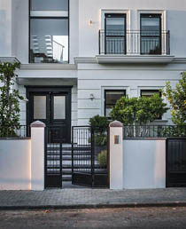 дизайн современного классического фасада с элементами рустовки первого этажа