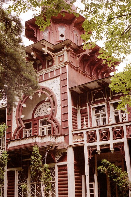 пример дизайна фасадов деревянного частного дома в стиле модерн