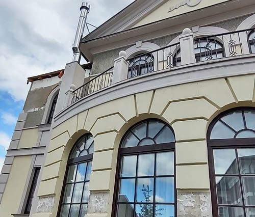 фотография дома до отделки - фрагмент заднего фасада