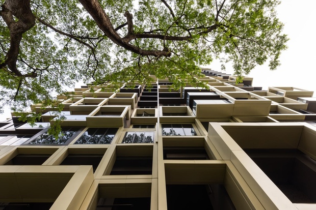 Вид на фасад с уровня зрения человека